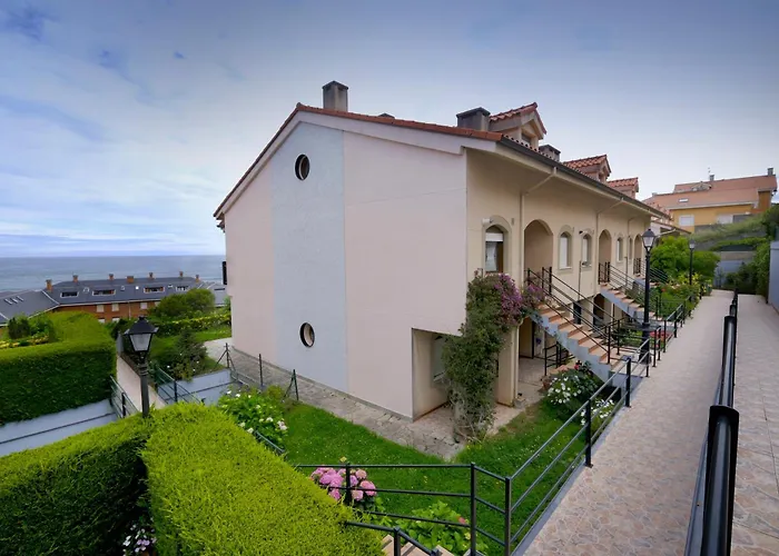 Duplex En Comillas. Urb Balcon Del Cantabrico Apartmán